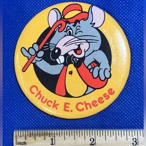VINTAGE Chuck E. Cheese Button Pin ©️ Pizza Time Theatre, Inc